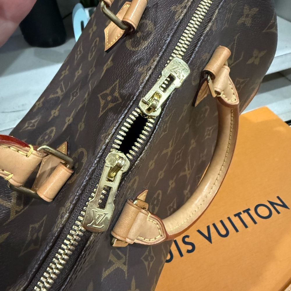 Louis Vuitton - Picture 11 of 14